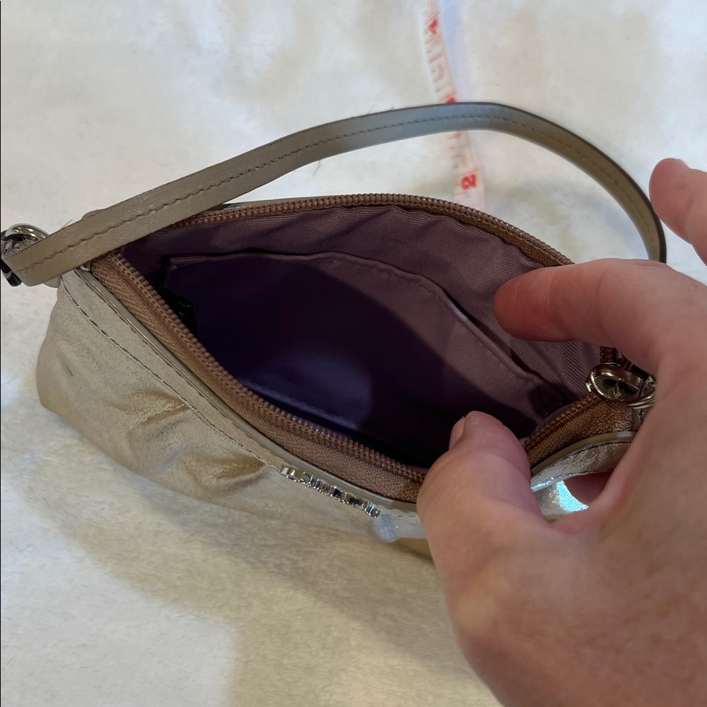 Coach wristlet - Picture 4 of 4